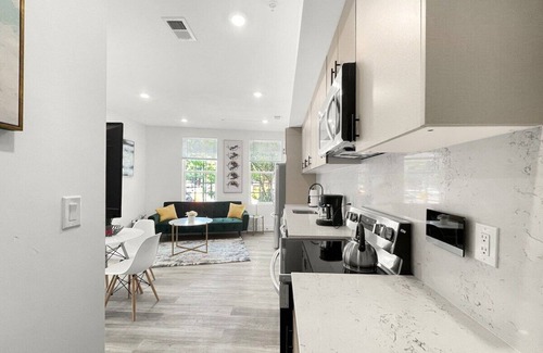 Northeast Bed & Breakfast | Upscale Capitol Hill Unit | Heart of Washington DC