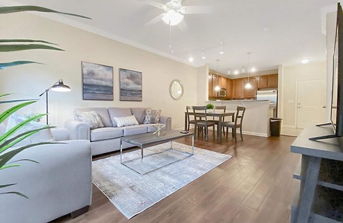 Carver City - Lincoln Gardens Apartment | Upscale Central Tampa with Luxuries, Pool Views