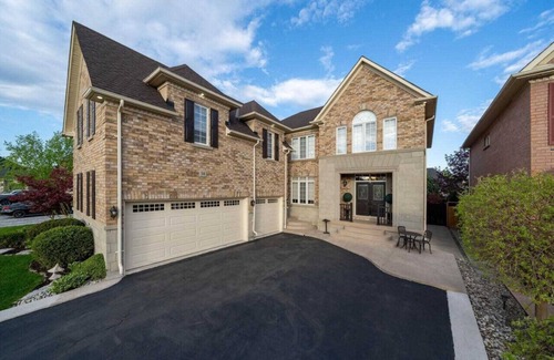 Brampton Condo | Upscale Coach House - 1 Bedroom