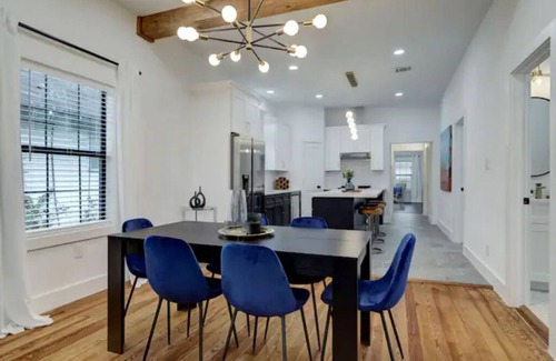 Greater East End House | Upscale & Comfy in the Heart of Houston ~ Parking!