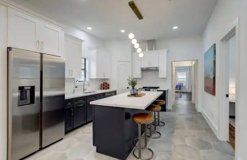 Greater East End House | Upscale & Comfy in the Heart of Houston ~ Parking!
