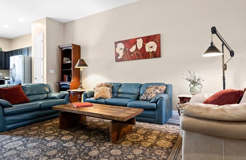 Mesa House | Upscale Condo | Min from Shopping and Restaurants