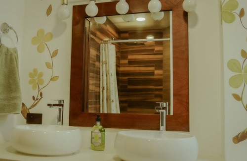Loja Bed & Breakfast | Upscale, contemporary, & holistic, to ensure your stay is relaxing & carefree.