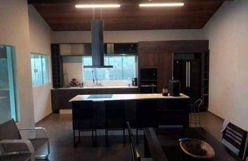 Mairinque House | Upscale Cottage New Gated Community