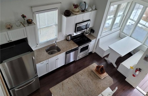 Cherry Valley Cottage | Upscale Cottage - Sandbanks/Prince Edward County