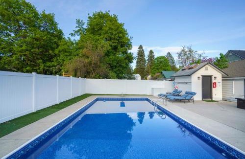 Coeur d'Alene House | Upscale Heated Pool Retreat Near Lake CDA with Hot Tub