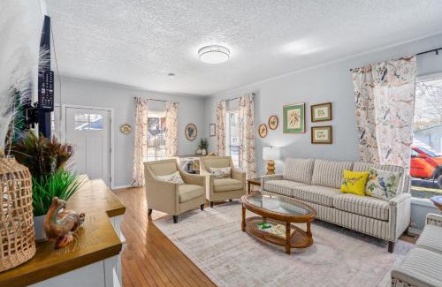 Coeur d'Alene House | Upscale Heated Pool Retreat Near Lake CDA with Hot Tub