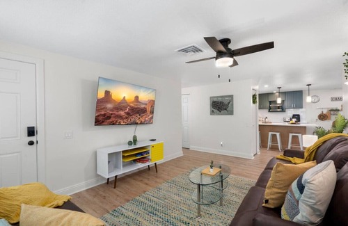 Chandler House | Upscale Home~Pergola/Built in Bbq!~Resort~Backyard~Heated Pool