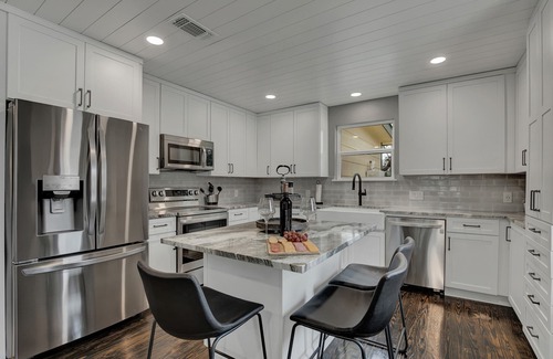 Dripping Springs House | Upscale Home with Fire Pit! Close to Mercer St!