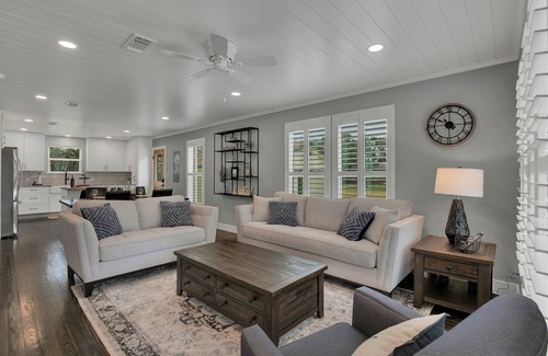 Dripping Springs House | Upscale Home with Fire Pit! Close to Mercer St!