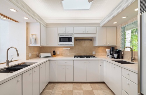 Lanikai House | Upscale Kailua Getaway: Steps to Swim Beach!