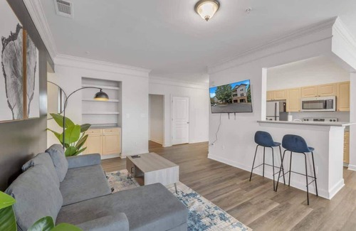 Southwest Raleigh Apartment | Upscale King 3BR Suite Mins to Downtown Raleigh!