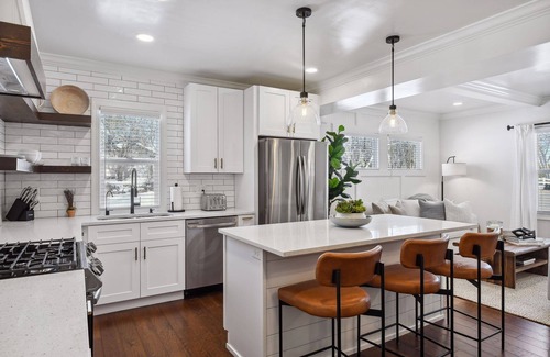 Navarre House | Upscale Minnetonka Beach Cabin