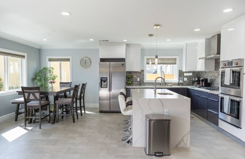 Madrona House | UPSCALE MODERN 4BR TORRANCE HOUSE BUILT 2018 w/GARAGE, FENCED YARD/PATIO (p79)
