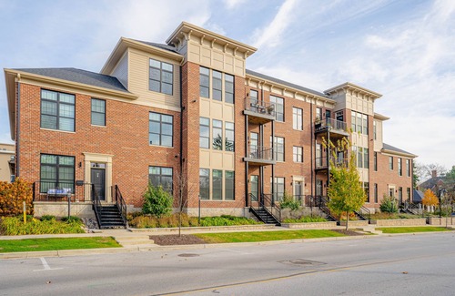Valparaiso Condo | Upscale Modern Condo in Valparaiso- just blocks from downtown & Journeyman!