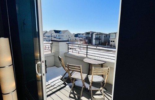 Northfield House | Upscale Modern in Central Park