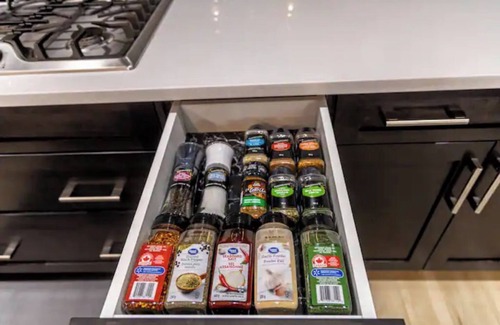 Tuxedo Park House | Upscale modern luxurious 4-bedroom home