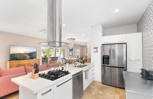 Opal Villa | Upscale Ocean View Villa with Pool Outdoor Kitchen