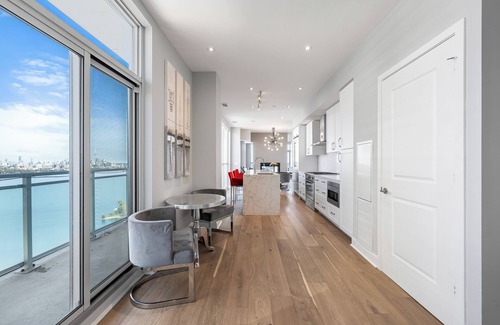 Humber Bay Shores Condo | Upscale Penthouse with breathtaking unobstructed views