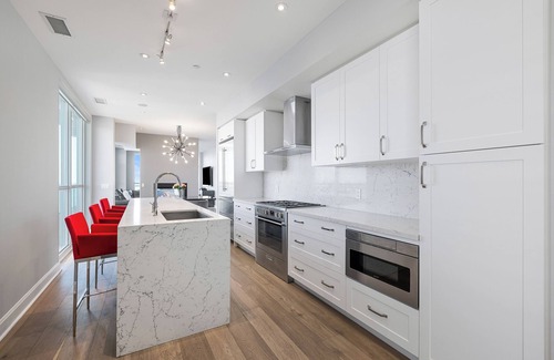 Humber Bay Shores Condo | Upscale Penthouse with breathtaking unobstructed views