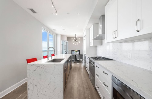 Humber Bay Shores Condo | Upscale Penthouse with breathtaking unobstructed views