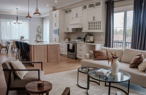 Pickering House | Upscale Pickering Escape Near Lake and Dining