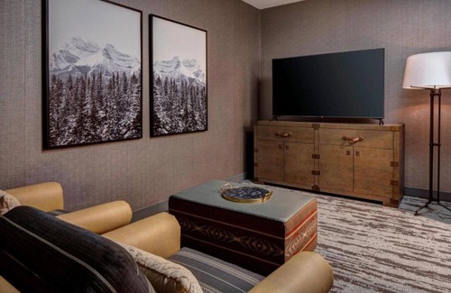 Aurora House | Upscale Resort & Water Park Convenient to Majestic Denver