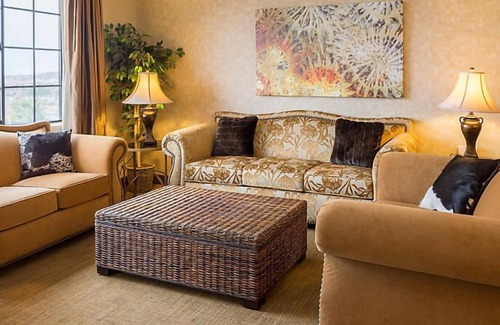 Cibola Vista Resort | UpScale Resort with Outdoor Heated Pool with a waterslide and a poolside bar, tennis court and gym
