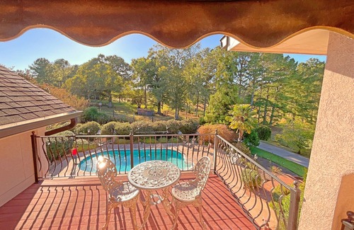 Oxford House | Upscale Rural Retreat Sleeps 14