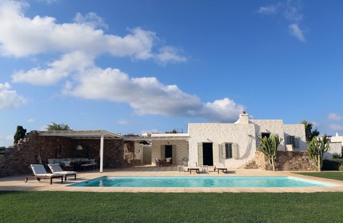 Paros Villa | Upscale seaside villa, breathtaking view, near Naoussa and Santa Maria