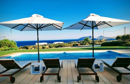 Paros Villa | Upscale seaside villa, breathtaking view, near Naoussa and Santa Maria