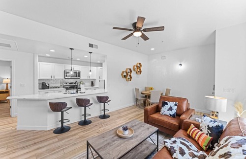 Campus Farm Condo | Upscale Southwest Style Condo Tucson
