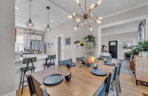 Independence House | Upscale Stay Near Truman, Stadiums, Historic Independence Square, & Downtown KC