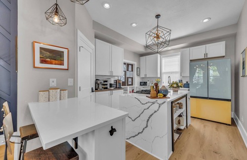 Independence House | Upscale Stay Near Truman, Stadiums, Historic Independence Square, & Downtown KC