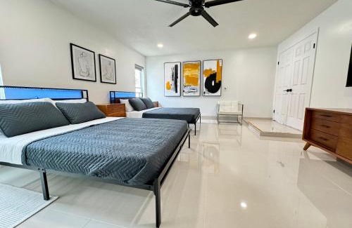 Carrollwood House | Upscale Tampa Bay Dream Home Pool with Putting Green