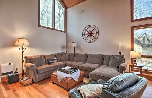 Chestnut Springs House | Upscale Wintergreen Resort Home w/Golf Course View