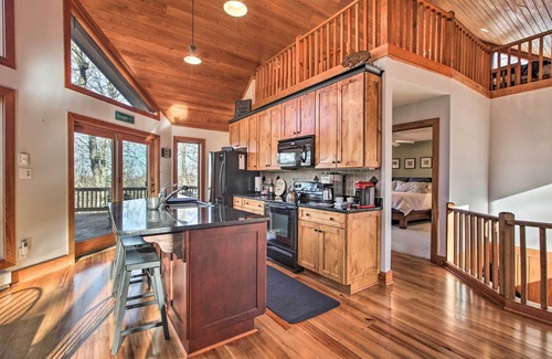 Chestnut Springs House | Upscale Wintergreen Resort Home w/Golf Course View