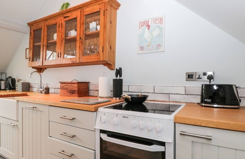Callow End Cottage | UPSIDE DOWN HOUSE, family friendly, with a garden in Callow End