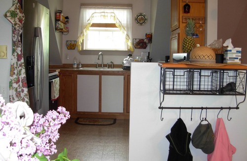 Bozeman House | Upstair 1 bed apt on an acre with mountain views. Minutes from Bozeman Airport.