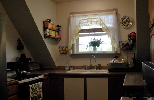Bozeman House | Upstair 1 bed apt on an acre with mountain views. Minutes from Bozeman Airport.