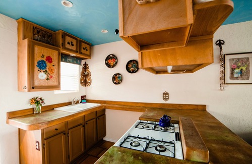 Port Isabel Apartment | Upstairs 2BR with Balcony Hammock – Historic Alta Vista Near South Padre