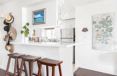 West Newport Condo | Upstairs Tropical Getaway | Great Value So Close to the Beach! | 2 Decks! | Tons of Space to Unwind!