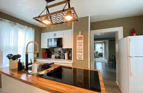 Sandusky House | Upstairs Unit By Cedar Point
