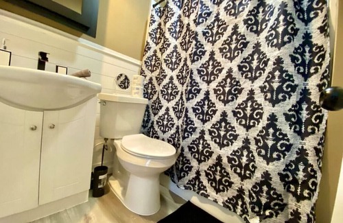 Sandusky House | Upstairs Unit By Cedar Point