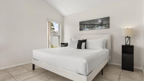 Chatham Park House | Upstay 3BR Family-Friendly Stylish Retreat w Patio