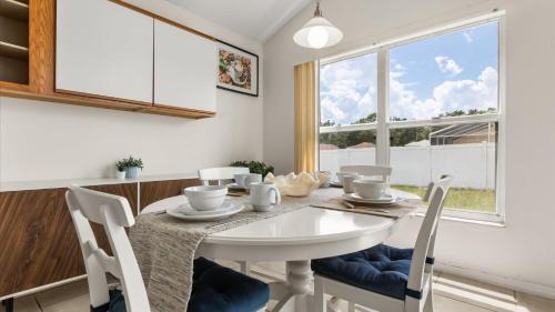 Chatham Park House | Upstay 3BR Family-Friendly Stylish Retreat w Patio
