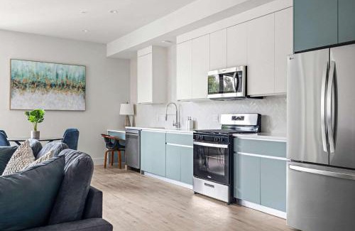 West Congress Apartment | Upstay Brand New Contemporary Apartment near SoCo