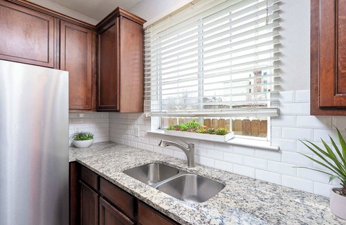 Govalle House | Upstay East Austin Retreat w Yard—5min to Downtown