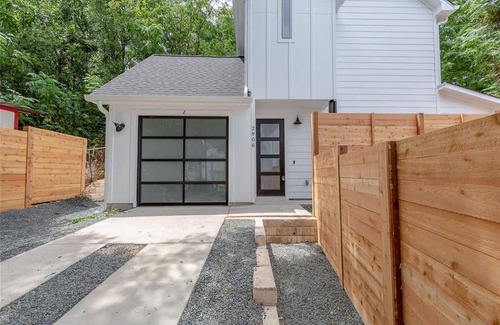 Rosewood House | Upstay - Eastside Home w Patio BBQ - Mins to DT