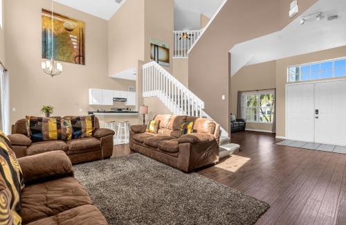 Crescent Lakes House | Upstay Home w Pool Hot Tub & Patio - Pet Friendly